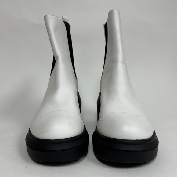 New Stuart Weitzman White Chelsea Ankle Boots Chunky Lug Sole Size 39 8.5 $650 - Picture 5 of 12